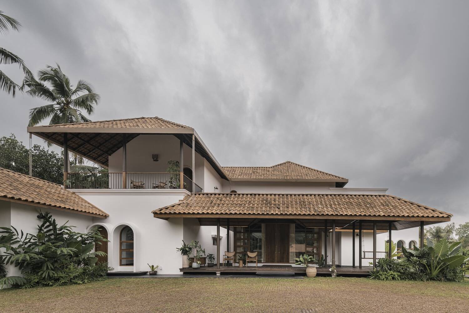 Lilly House: Thiên đường nhiệt đới giữa thành phố | Aslam Sham Architects